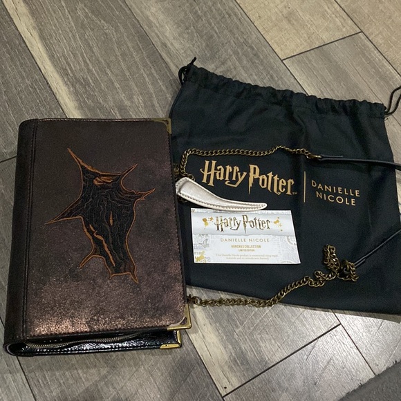 Limited edition Danielle Nicole Harry Potter “Horcrux collection” Tom Riddle - Picture 2 of 7